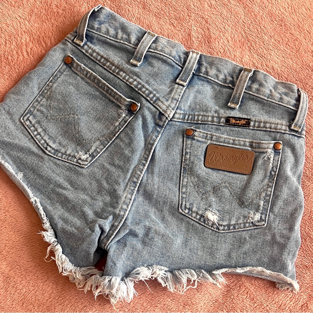 Wrangler Womens Reworked Shorts - Picture 2 of 6